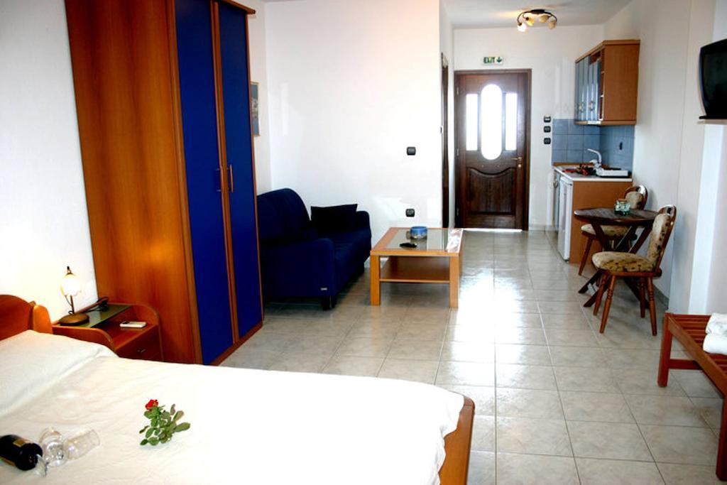 Studios Erotokritos Ammouliani Room photo